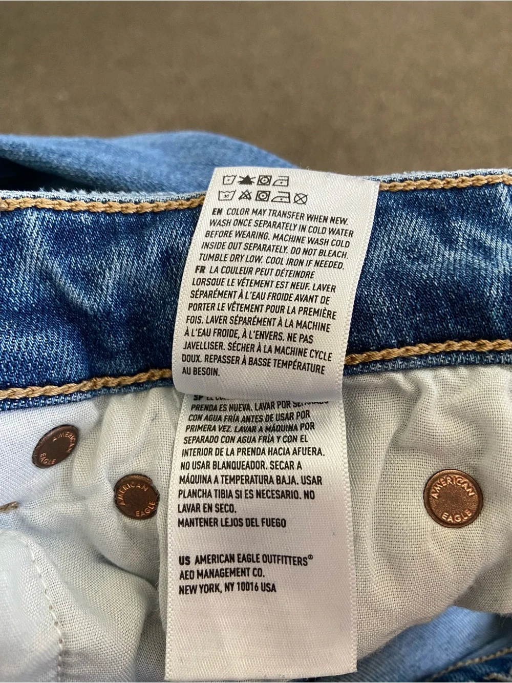 American Eagle Super Hi-Rise Flare Jeans Distressed Raw Hem Size 4 Short - Picture 14 of 16